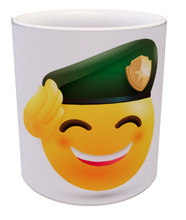 Carica l'immagine nel visualizzatore di Gallery, Tazza emoji esercito
